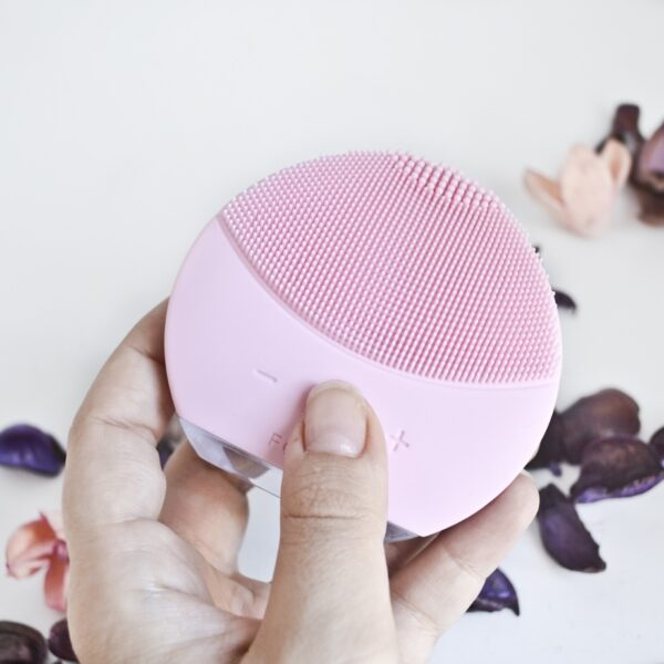 Facial Cleaning Brush